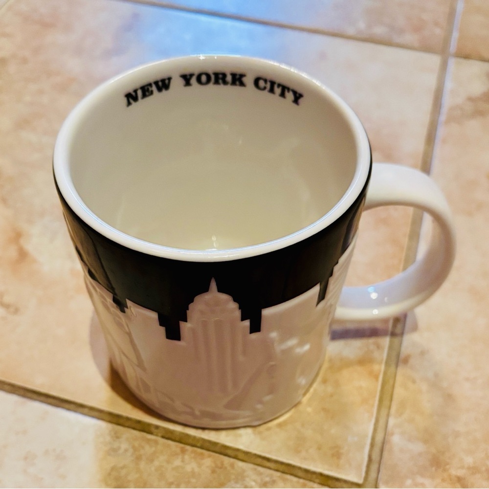 *NEW* STARBUCKS NYC B&W Skyline Mug 🏙️